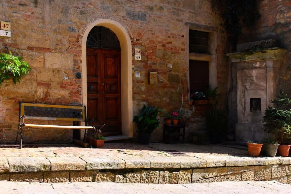 Casa Vacanze E Brevi Periodi Alla Porta Etrusca La Panchina Al Sole Volterra Exterior foto