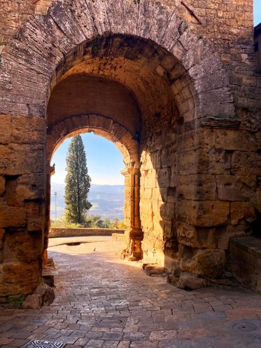 Casa Vacanze E Brevi Periodi Alla Porta Etrusca La Panchina Al Sole Volterra Exterior foto