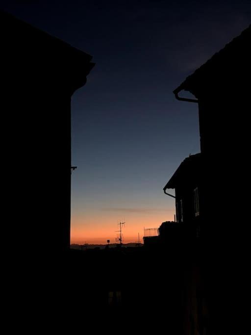 Casa Vacanze E Brevi Periodi Alla Porta Etrusca La Panchina Al Sole Volterra Exterior foto