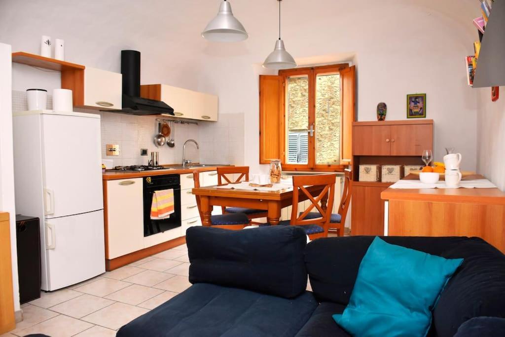 Casa Vacanze E Brevi Periodi Alla Porta Etrusca La Panchina Al Sole Volterra Exterior foto